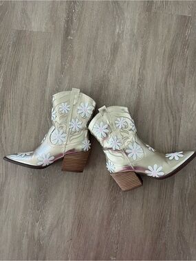 Betsey Johnson Cream Metallic Daisy Western Ankle Boots